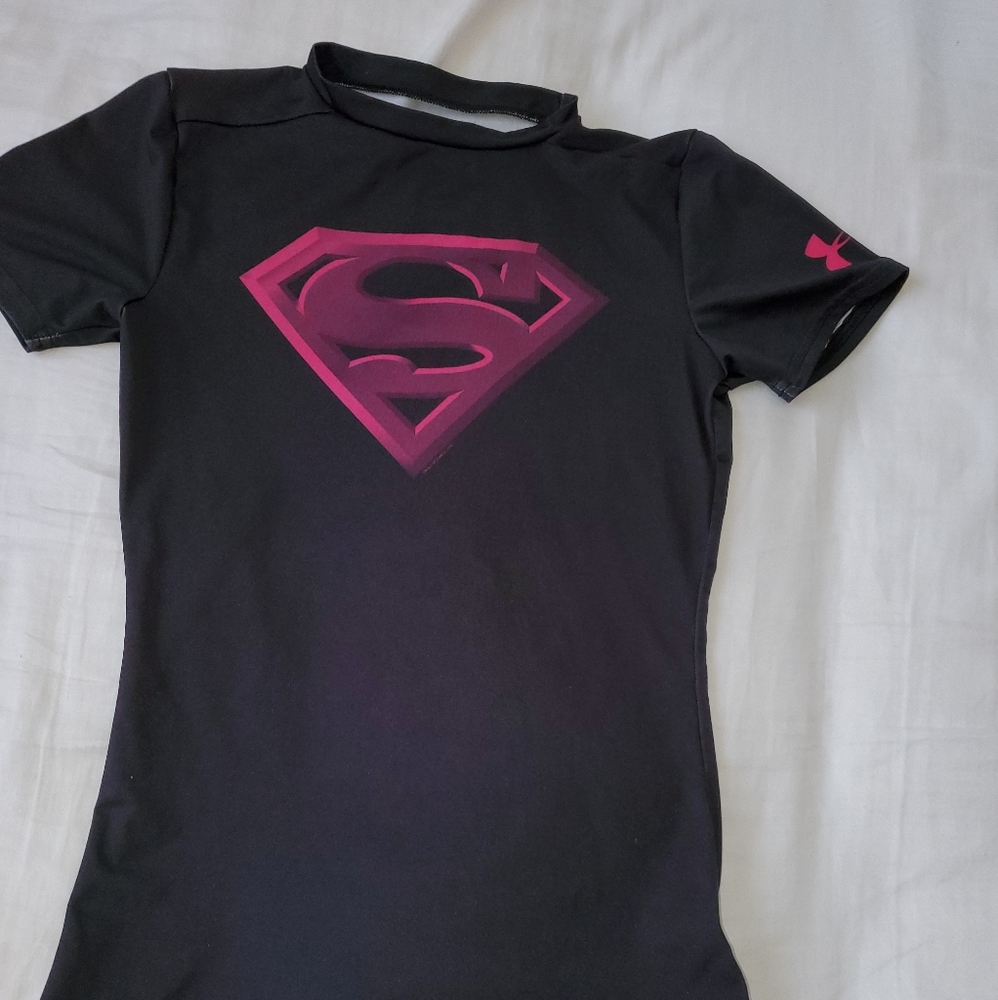 Under Armour. Girls. Superman T shirt. Heatgear